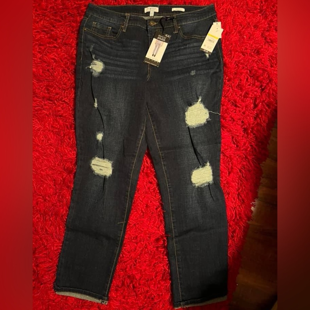 NWT Sofia Vergara distressed jeans size 12